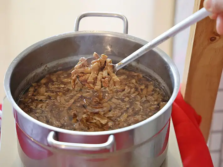 張麗善縣長宣布「2025雲林滷肉飯節」正式開跑，邀全國鄉親12月6日到綠色隧道共享1,500碗滷肉飯。(圖/雲林縣政府 提供)