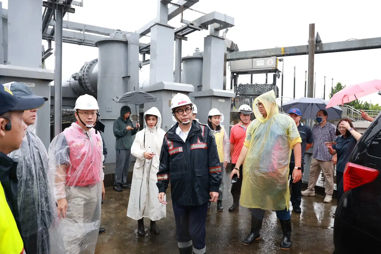 陳其邁視察觀音湖滯洪池，提升大社、仁武防汛韌性，減少下游積水。(記者吳文生 翻攝)