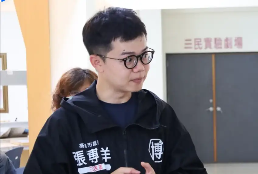 市議員張博洋建議市府及市立圖書館積極爭取資源，改善三民分館設施，營造更優質閱讀環境。（記者吳文生攝）