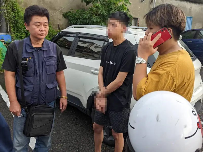 警方於拘捕行動中逮獲暴力詐欺集團成員。(圖/南部打擊犯罪中心 提供)