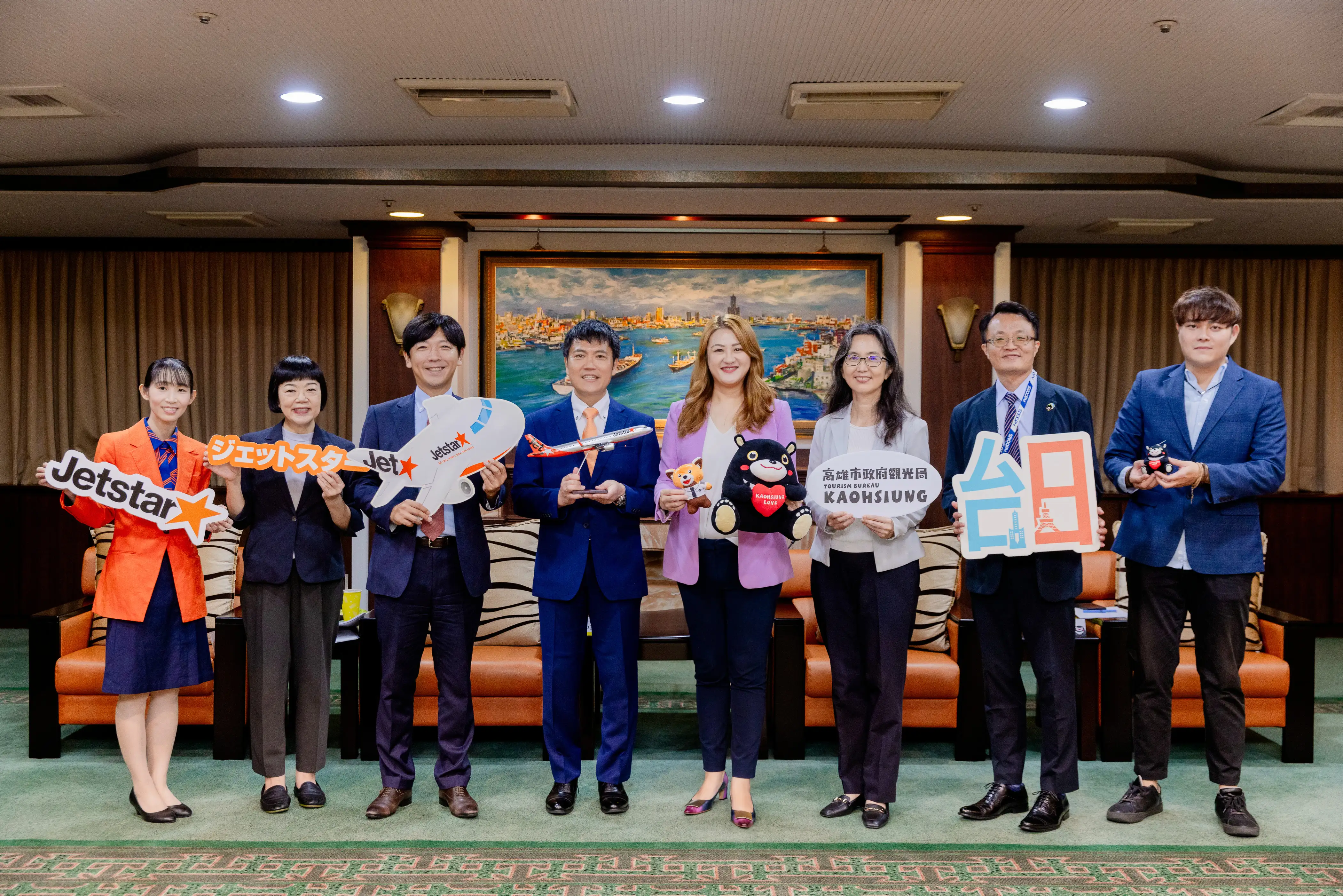 捷星日本航空與高雄市政府合作開通高雄航線，攜手向日本旅客傳達高雄多元且豐富的觀光魅力。（高雄市政府提供）