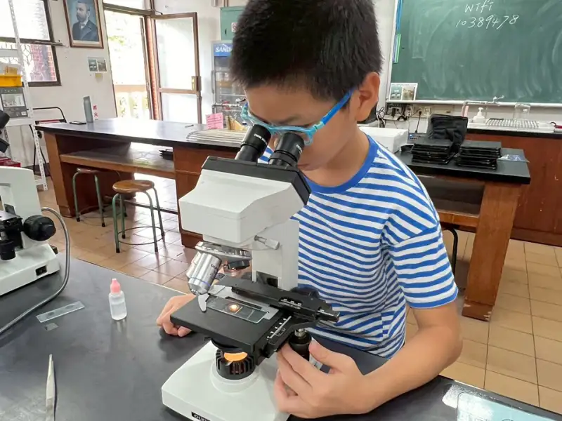 長榮中學國中部「科學研究素養營」登場　小小科學家齊聚探究奧秘