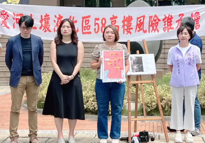 市議員邱于軒指出，國賓飯店未召開居民說明會就逕行開發，違反環評承諾，將遭裁罰。（記者吳文生攝)