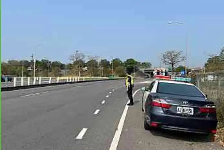 中秋連假湧車潮，民雄警分局建議避開民雄、竹崎交流道。(圖/民雄分局 提供)