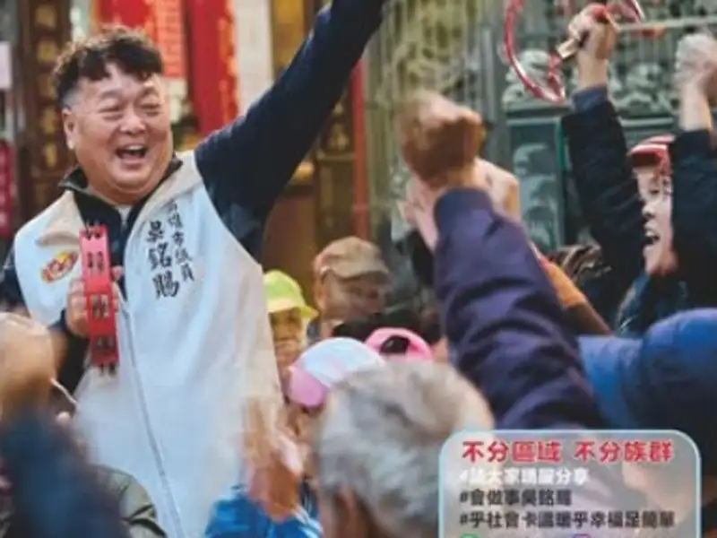 吳銘賜中秋送暖 連續兩天發放愛心月餅與物資