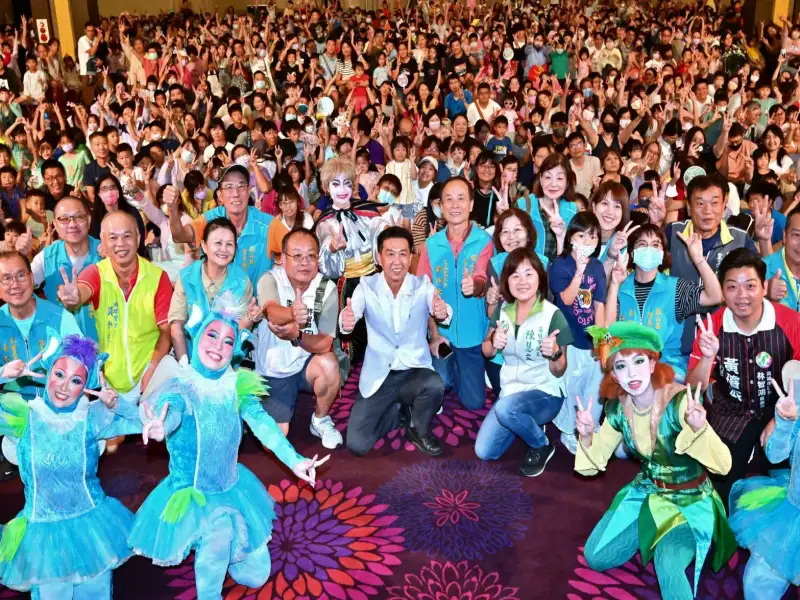 許智傑邀紙風車劇團鳳山演出　《蕃薯森林奇遇記》吸引三千觀眾