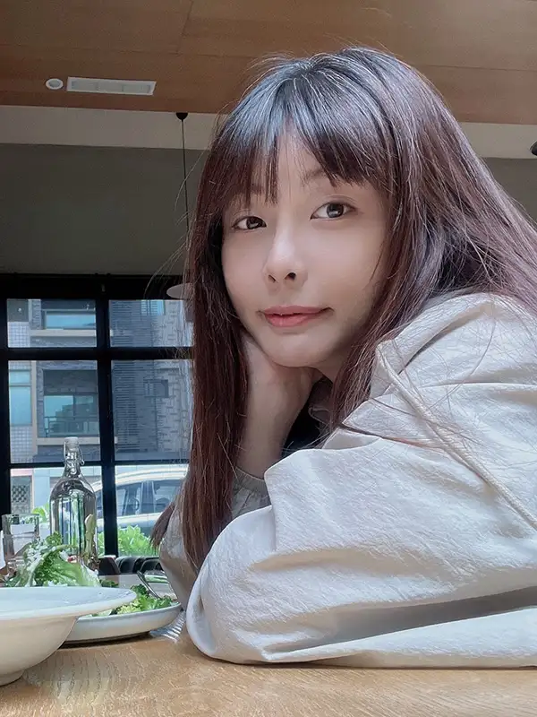 嘉藥陳語萱應屆考取社工師於大學期間已投稿六篇期刊或會議論文。(圖/嘉藥社會工作系 提供)
