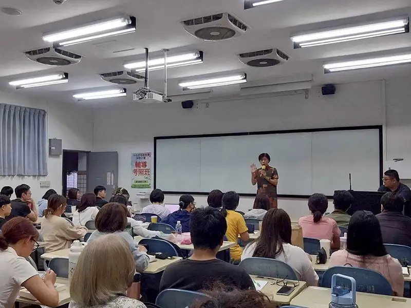 嘉藥社工系老師輔導考照班可說是一位難求。(圖/嘉藥社會工作系 提供)