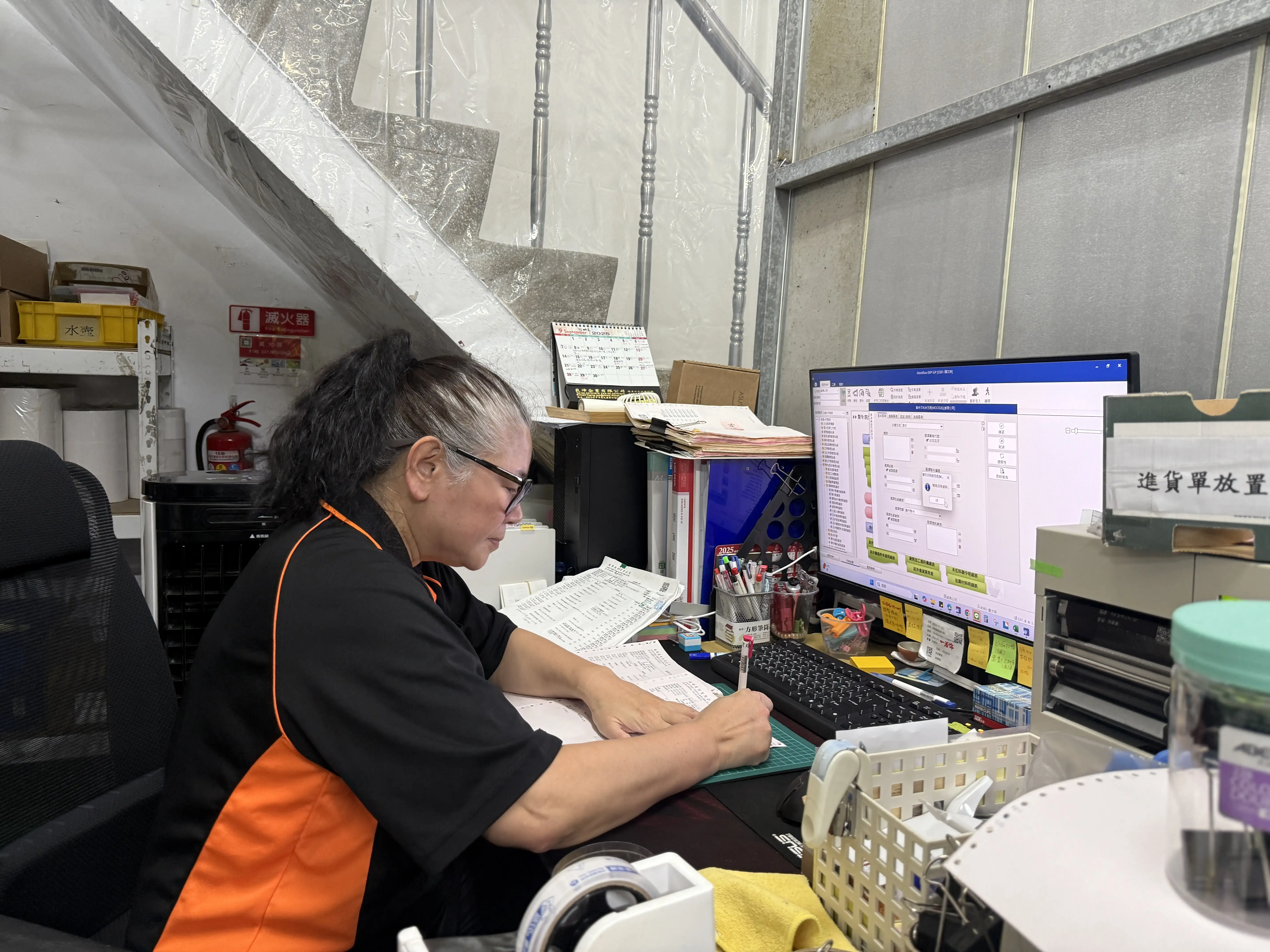羅姐迄今已穩定就業1年多，且因表現優異、受加薪留用並調動至倉管部門，續寫職涯新篇章。(圖/勞發署雲嘉南分署 提供）