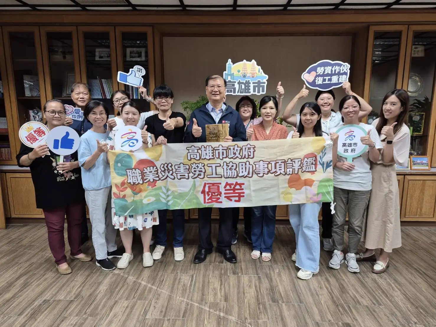 高市勞工局主動關懷職災勞工,服務績效獲勞動部優等肯定。(記者吳文生翻攝)