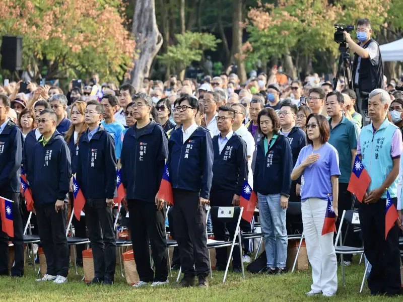 高雄市首度移師澄清湖舉辦國慶升旗典禮　萬人齊聚歡慶中華民國生日