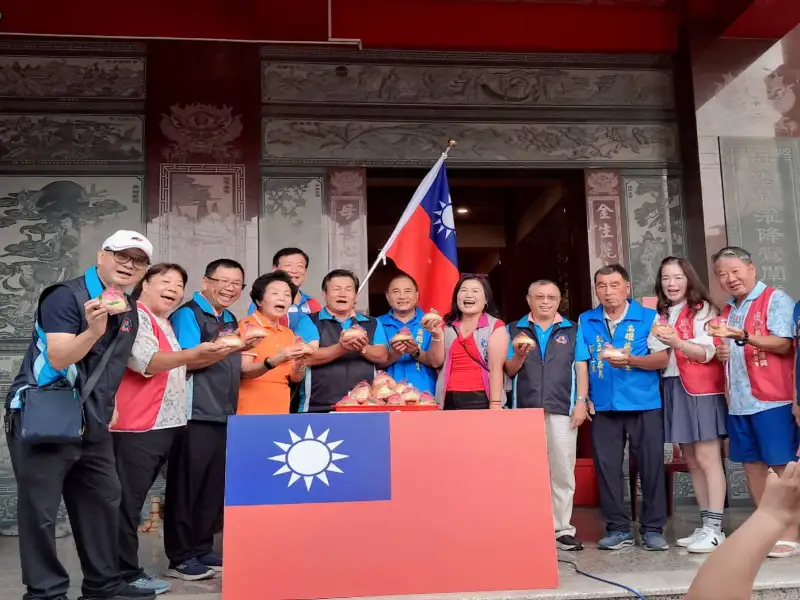 陳若翠國慶日舉辦捐血公益活動　大國旗飄揚號召民眾挽袖救人