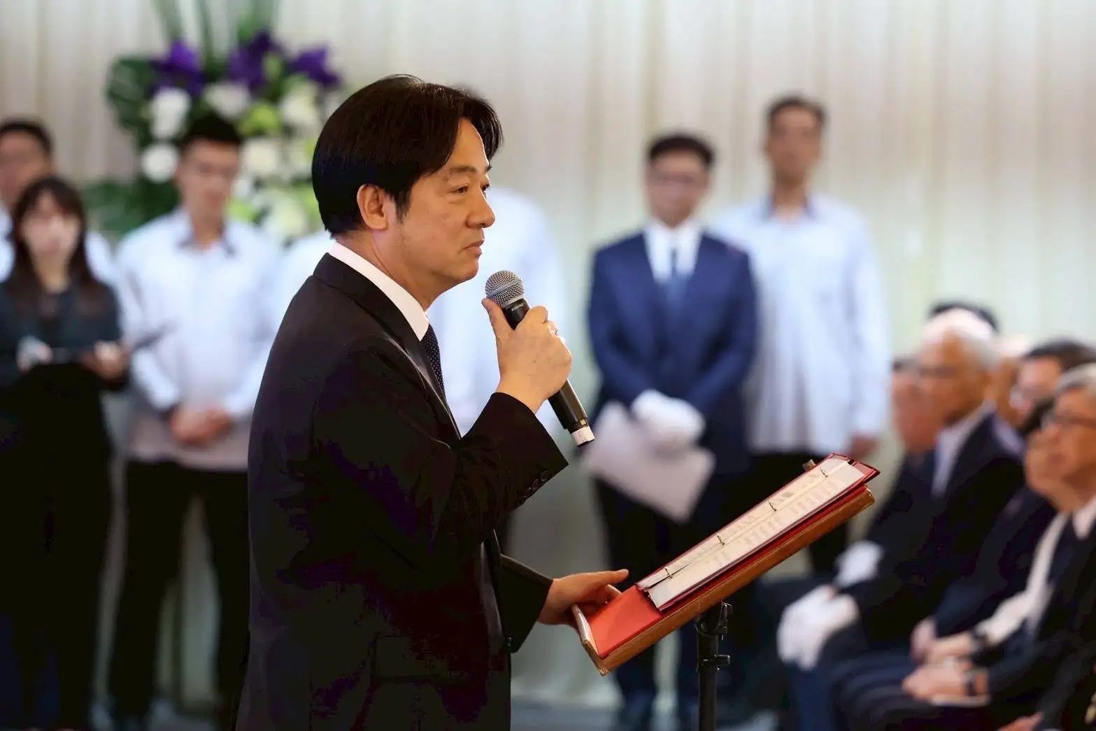 張俊雄告別典禮，賴清德總統親臨致祭並頒贈褒揚令，表彰張俊雄一生推動民主以及為國家、社會、人民的付出與貢獻。（總統府提供）