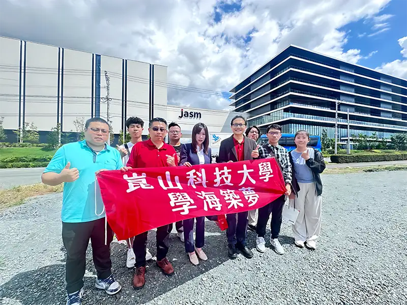 實習團隊於熊本實習合影。(圖/崑山科技大學 提供)