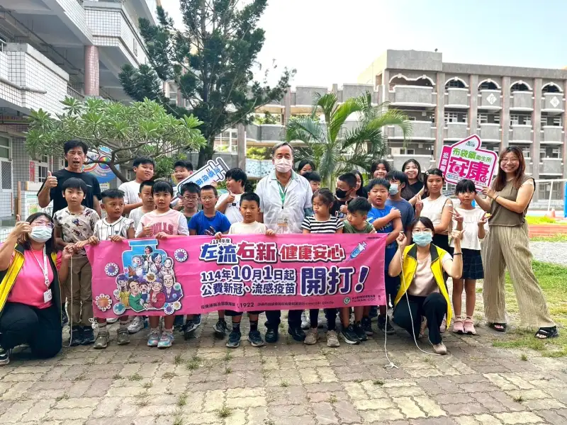 布袋鎮衛生所攜手醫師入校接種流感疫苗　強化防護網守護師生健康