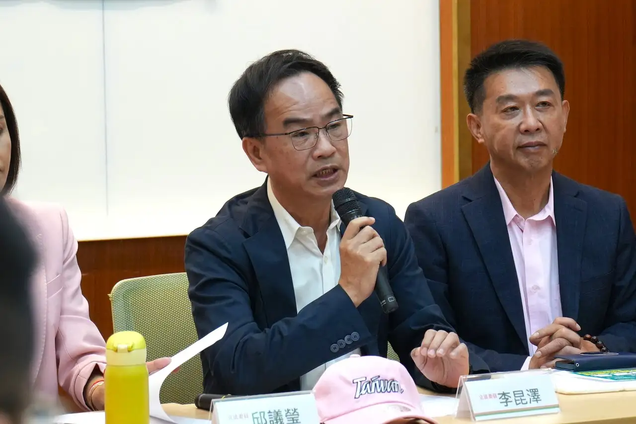 立委李昆澤表示,所有高雄立委共同提出的《財劃法》修正版本,盼建立更具公平性與合理性的制度。(記者吳文生翻攝)