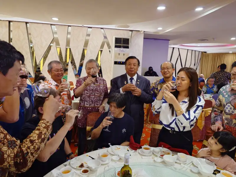 黃明東率團前往印尼雅       參加彰化同鄉會會員大會