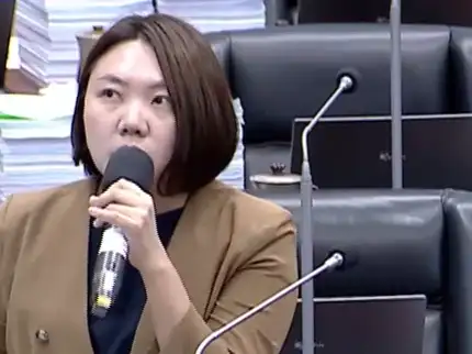 市議員邱于軒指出,連民意代表都會被不法業者「問候」恐嚇,這不是個案,而是制度崩壞的警訊。(記者吳文生攝)
