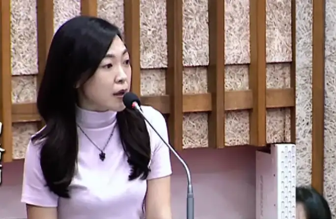 市議員白喬茵強調，應尊重公務員，不要逼基層成為政治打手。（記者吳文生攝）