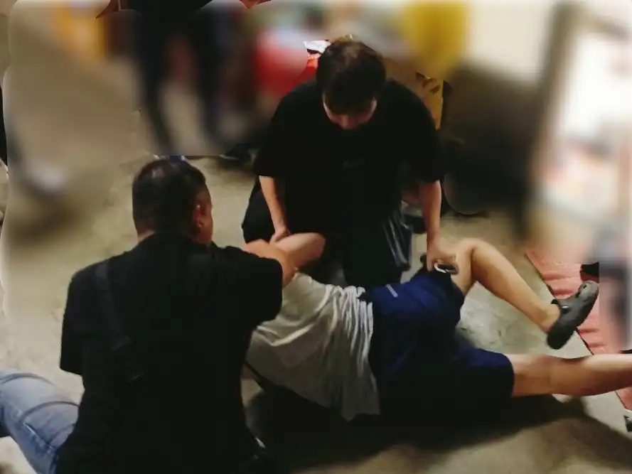 警方循線追查,於永康區民宅內拘捕黃姓犯嫌到案。(圖/臺南市政府警察局第三分局 提供)