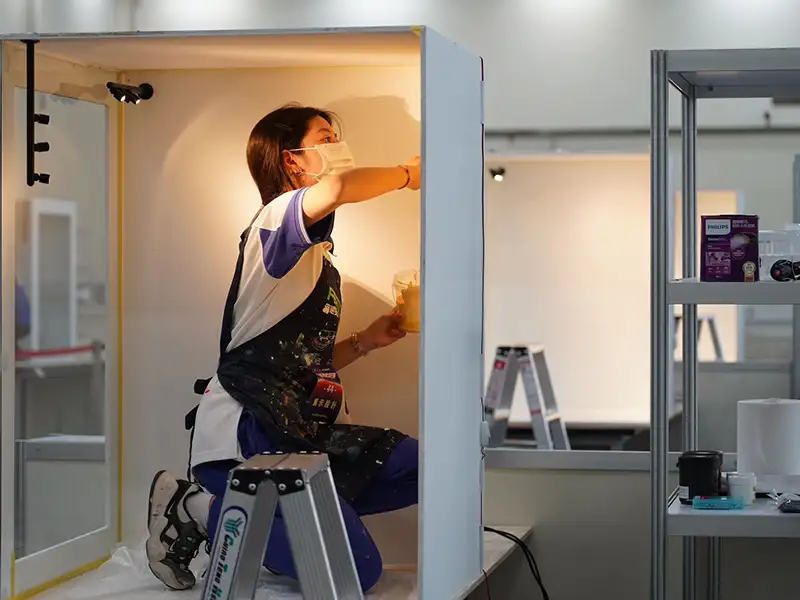 莊玉雪於展示設計第55屆分區賽競賽畫面。(圖/雲嘉南分署 提供)