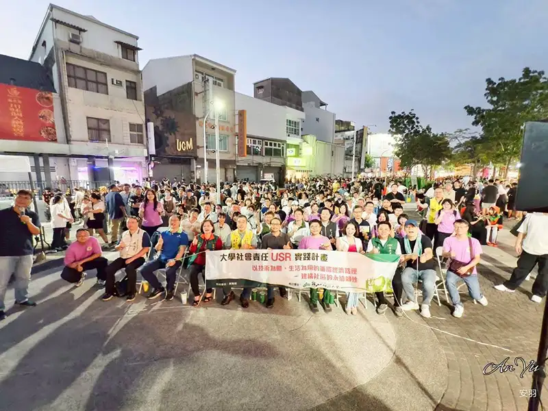 崑山科大連三年辦理「綠色永續市集」,開幕式全體貴賓與團隊合影。(圖/崑山科技大學 提供)