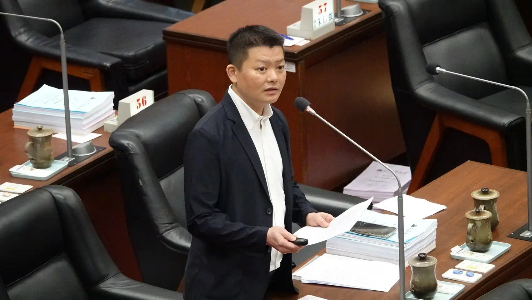 副議長曾俊傑建議跨局處推動完善長照體系,確保每位長輩獲得適切照顧,打造高雄成為友善高齡的城市。(記者吳文生攝)