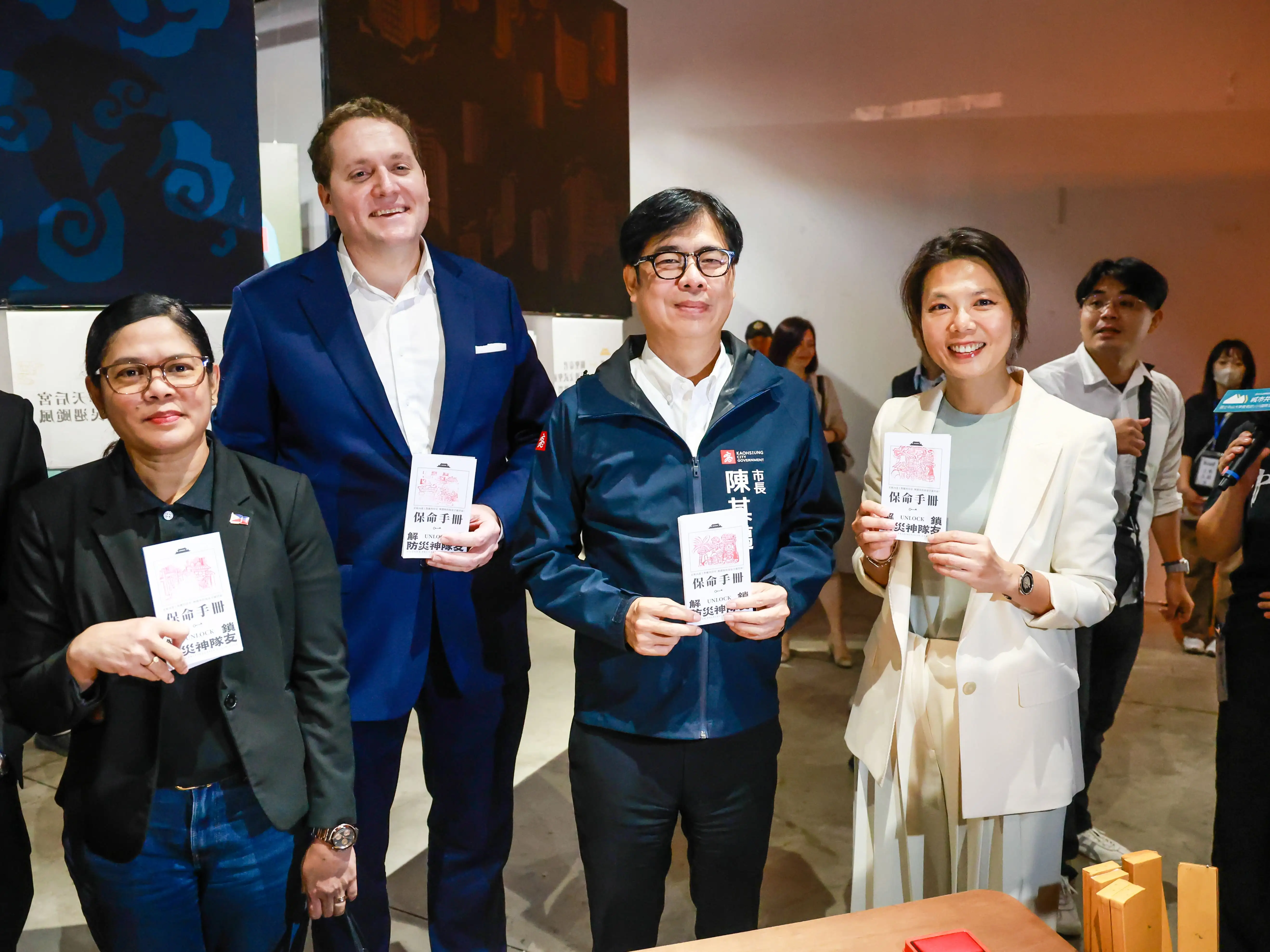 市長陳其邁出席「解鎖!防災神隊友」防災特展開幕,現場邀請市民踴躍參觀,共同學習防災知識、提升面對極端氣候的韌性。(記者吳文生翻攝)