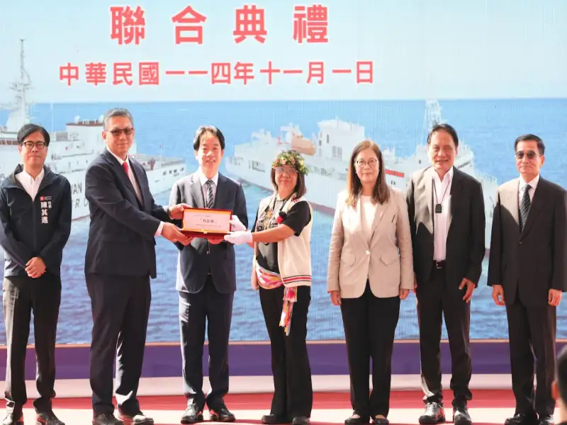 總統出席台北艦成軍巡護船下水禮        盼支持海纜七法修法守護國家安全