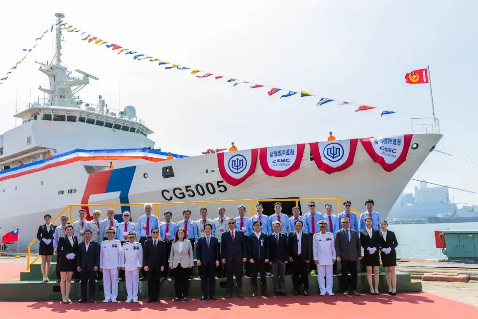 賴清德總統一日上午蒞臨高雄，出席嘉義級巡防艦第四艘台北艦成軍暨高緯度遠洋巡護船第一艘命名下水聯合典禮。（海巡署提供）
