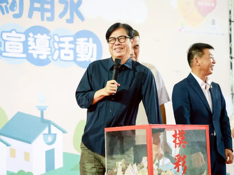 陳其邁出席小港重陽敬老會　加碼紅包與55吋電視寵愛長輩