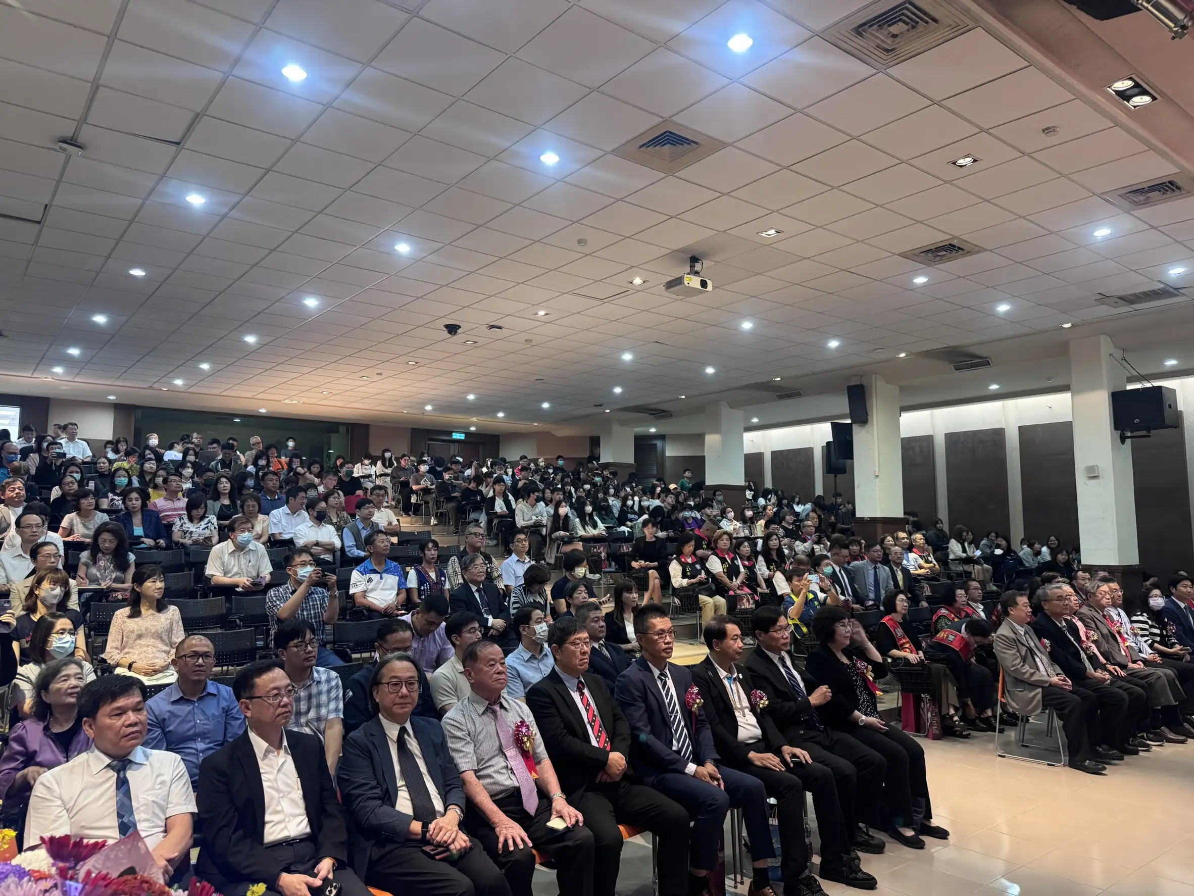 中華醫大57週年校慶出席貴賓冠蓋雲集，典禮隆重溫馨。(圖/中華醫事科技大學 提供)