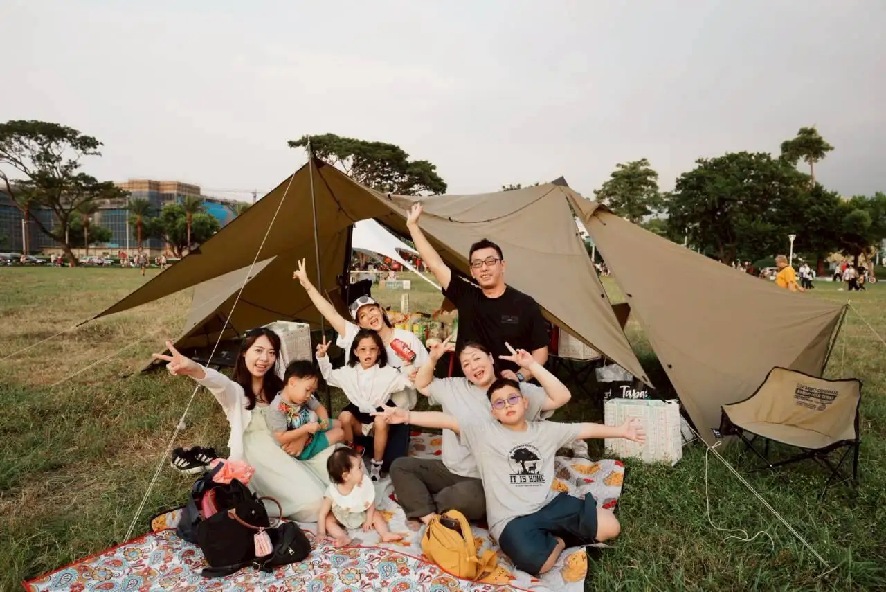 高雄Wild Wild野生活與教育局「高雄萬聖節 喂！武營來搞怪」同場點燃城市氣氛，雙活動加持共吸引六十萬名旅客與市民到訪。（觀光局提供）