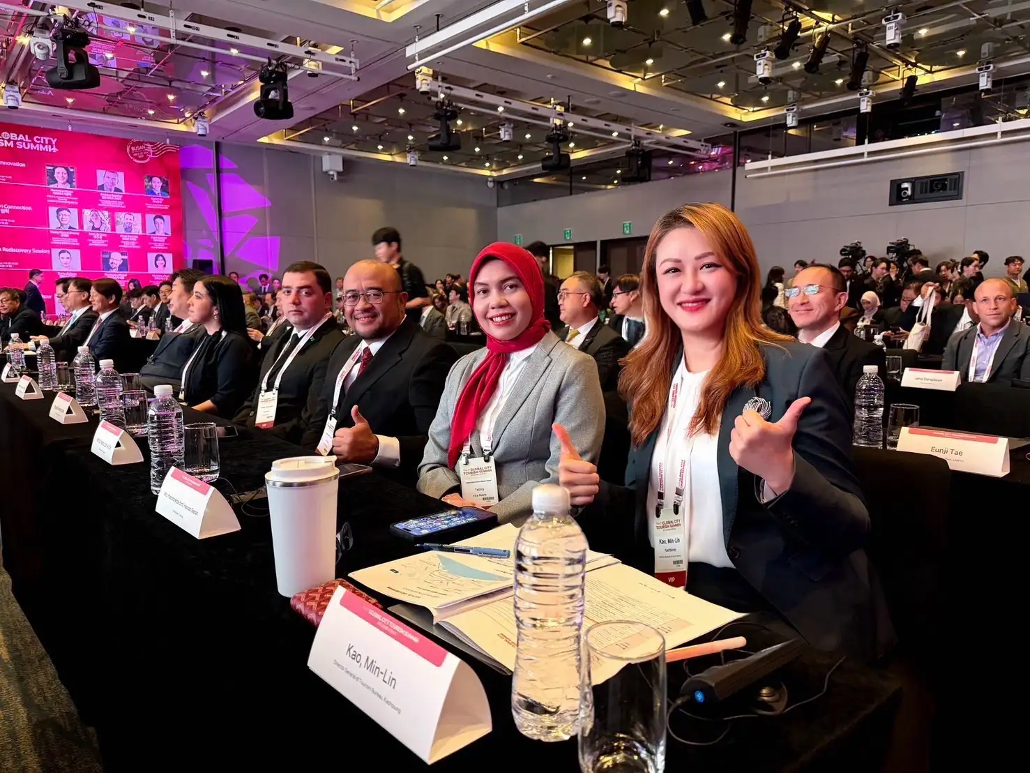 觀光局長高閔琳代表高雄市政府出席全球城市觀光高峰會盛會，並參與市長圓桌會議，積極展現高雄推動永續觀光，有效拓展高雄國際能見度。（觀光局提供）