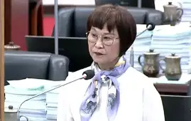 市議員李喬如指出，如今開學兩個月仍有缺師情況，不僅影響學校行政運作，也讓學生的學習穩定度受到影響。（記者吳文生攝）