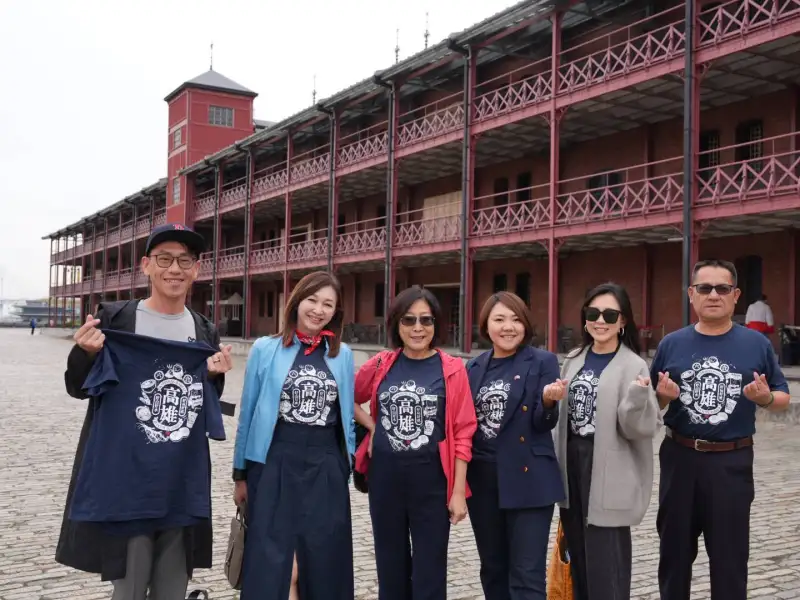 康議長率團訪橫濱市議會　      高雄T搭領巾展現姊妹情