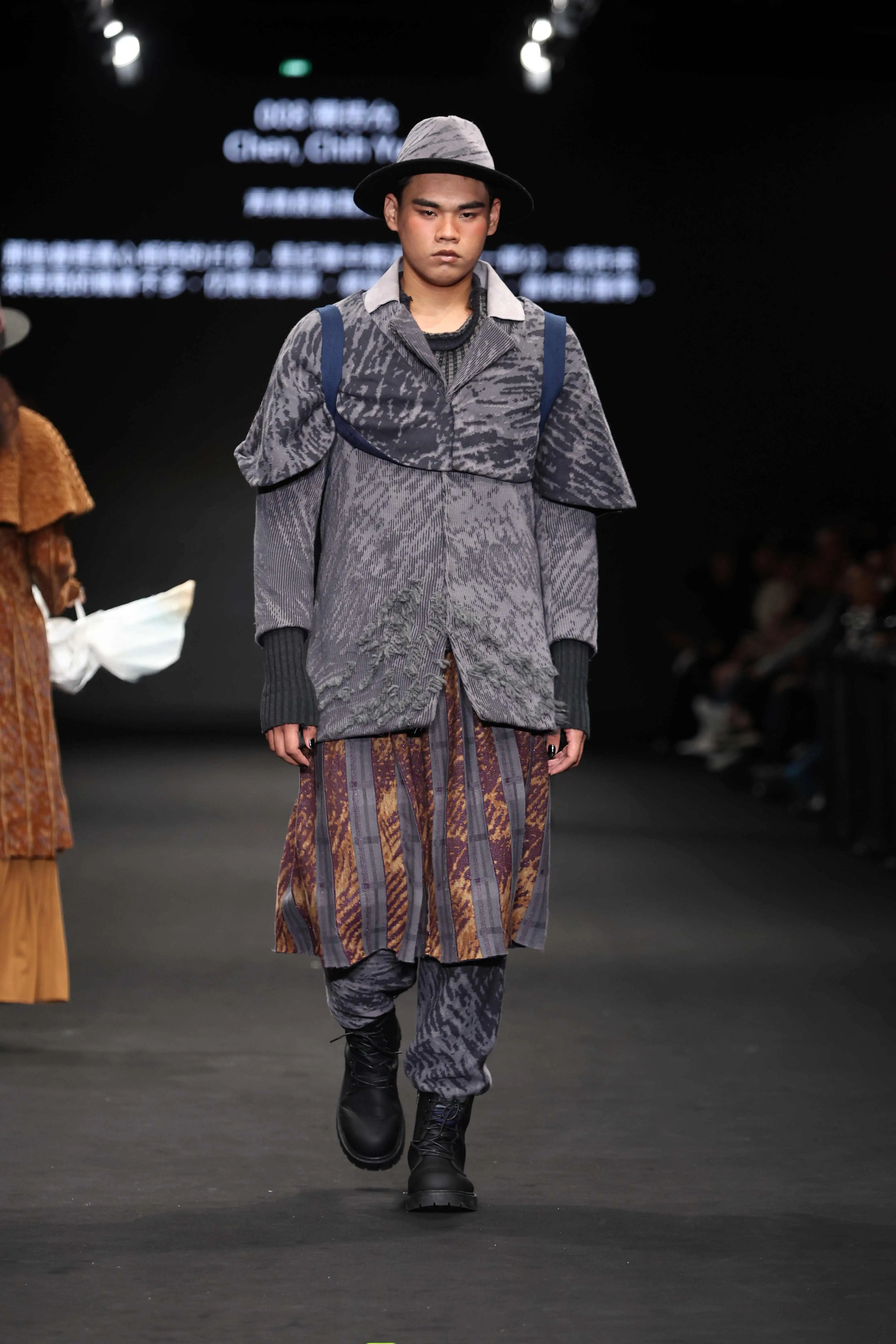 時尚系二年級黄三鴻登上「時裝設計新人獎」伸展台(中華民國紡織業拓展會提供)