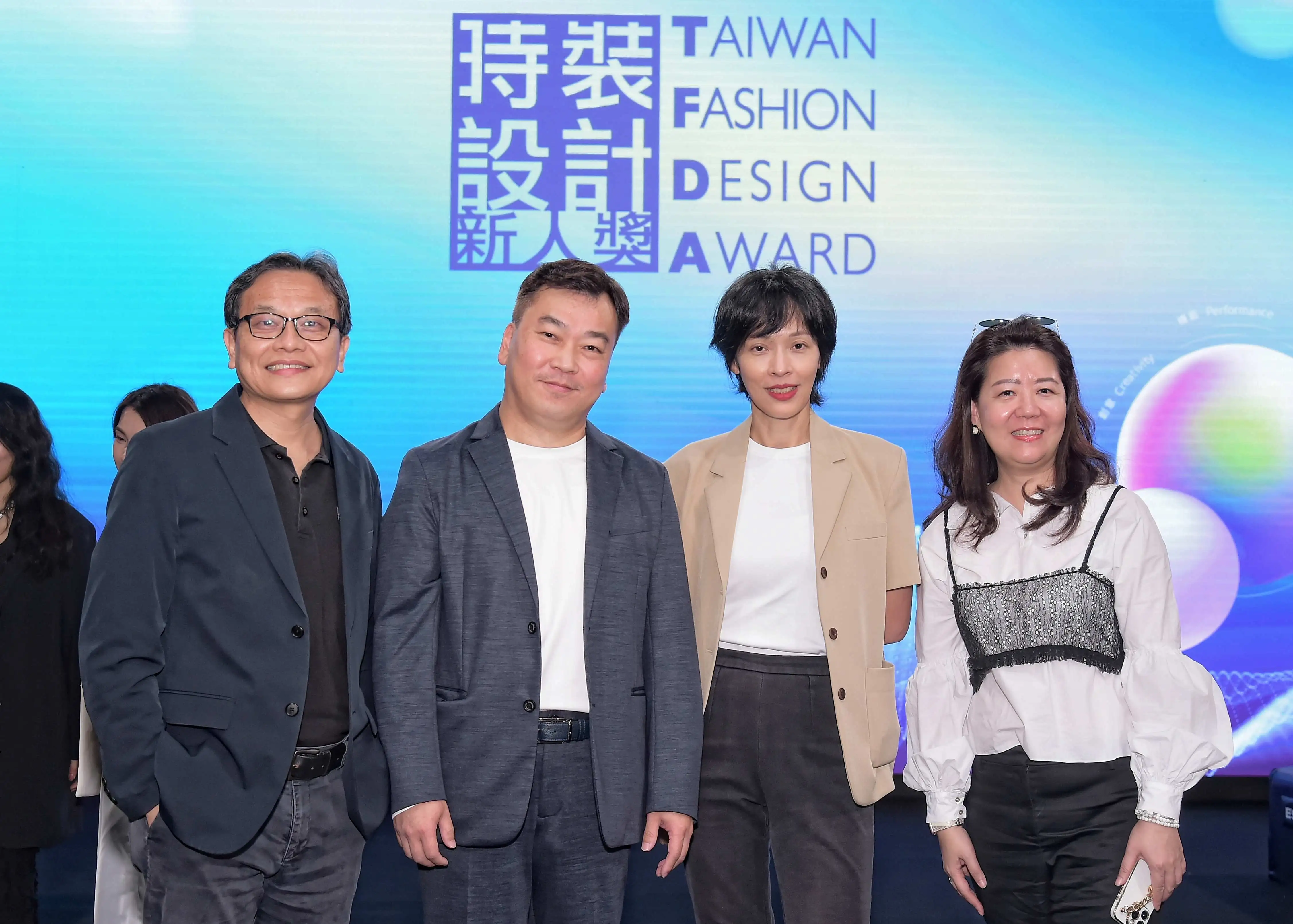 崑大李天祥校長(左2)、行政副校長鐘俊顏(左1)親臨現場支持。(圖/崑山科技大學 提供)