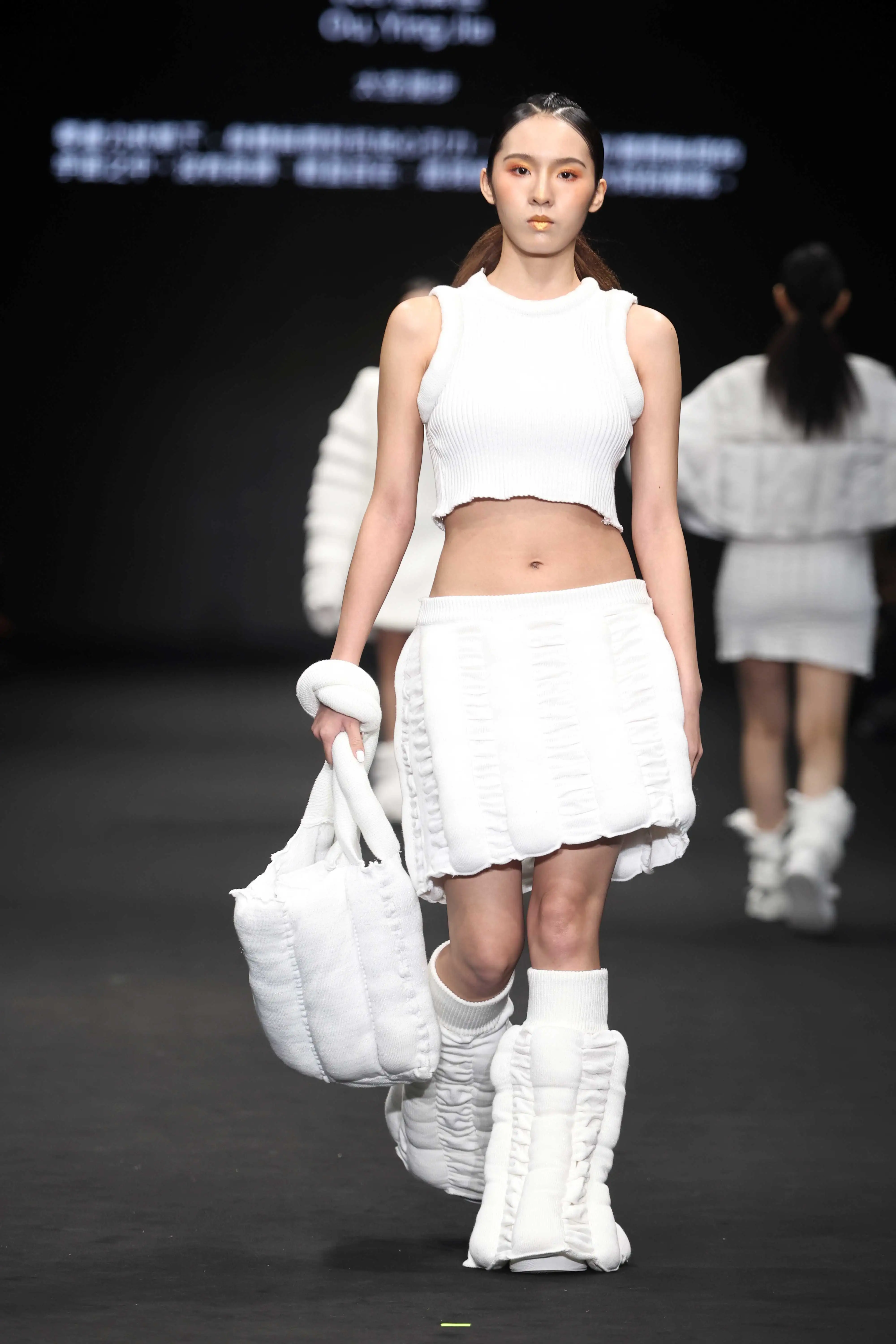 時尚系四年級康榆嫣登上「時裝設計新人獎」伸展台(中華民國紡織業拓展會提供)