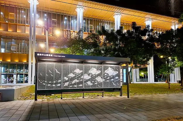 楊士毅結合在地文化與意象，為臺南設計多座公車候車亭。(圖/台南市政府觀旅局 提供)