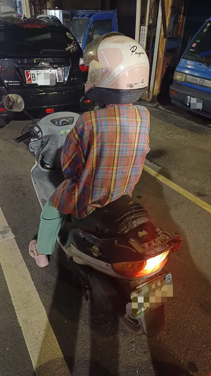 88歲老婦騎車迷途，警急跨區尋人成功化解危機。(圖/第五分局 提供)