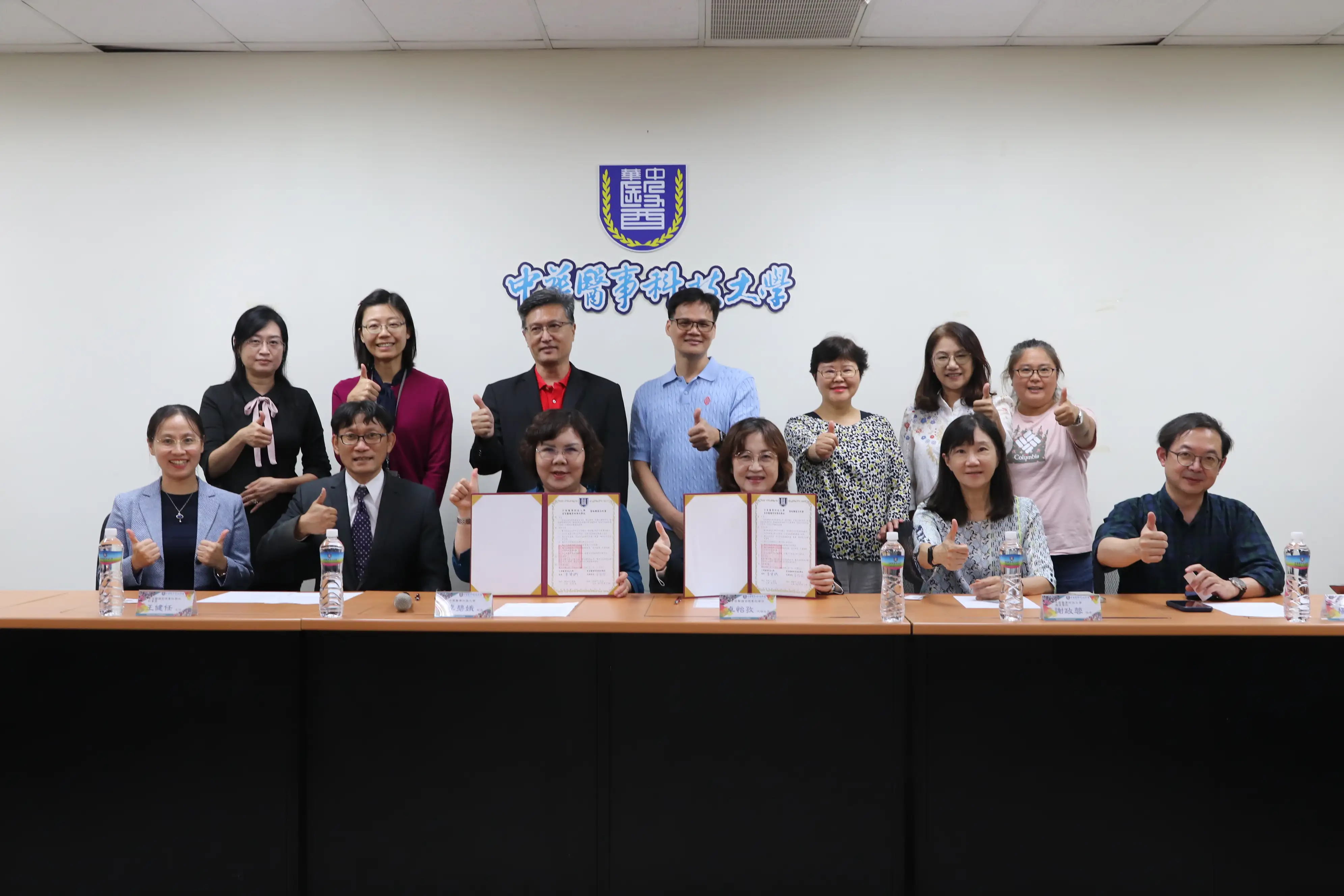 中華醫大與育英醫專簽署聯盟，啟動跨校跨區攜手合作護人才培育。(圖/中華醫事科技大學 提供）