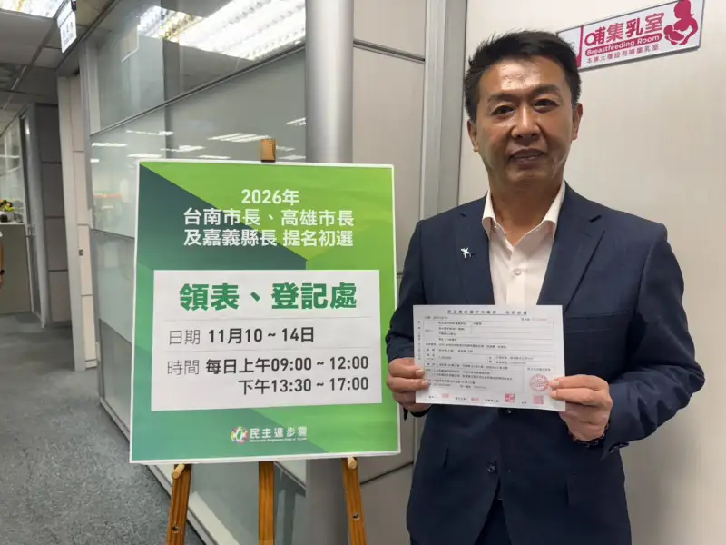 許智傑完成初選登記 宣布全力角逐高雄市長