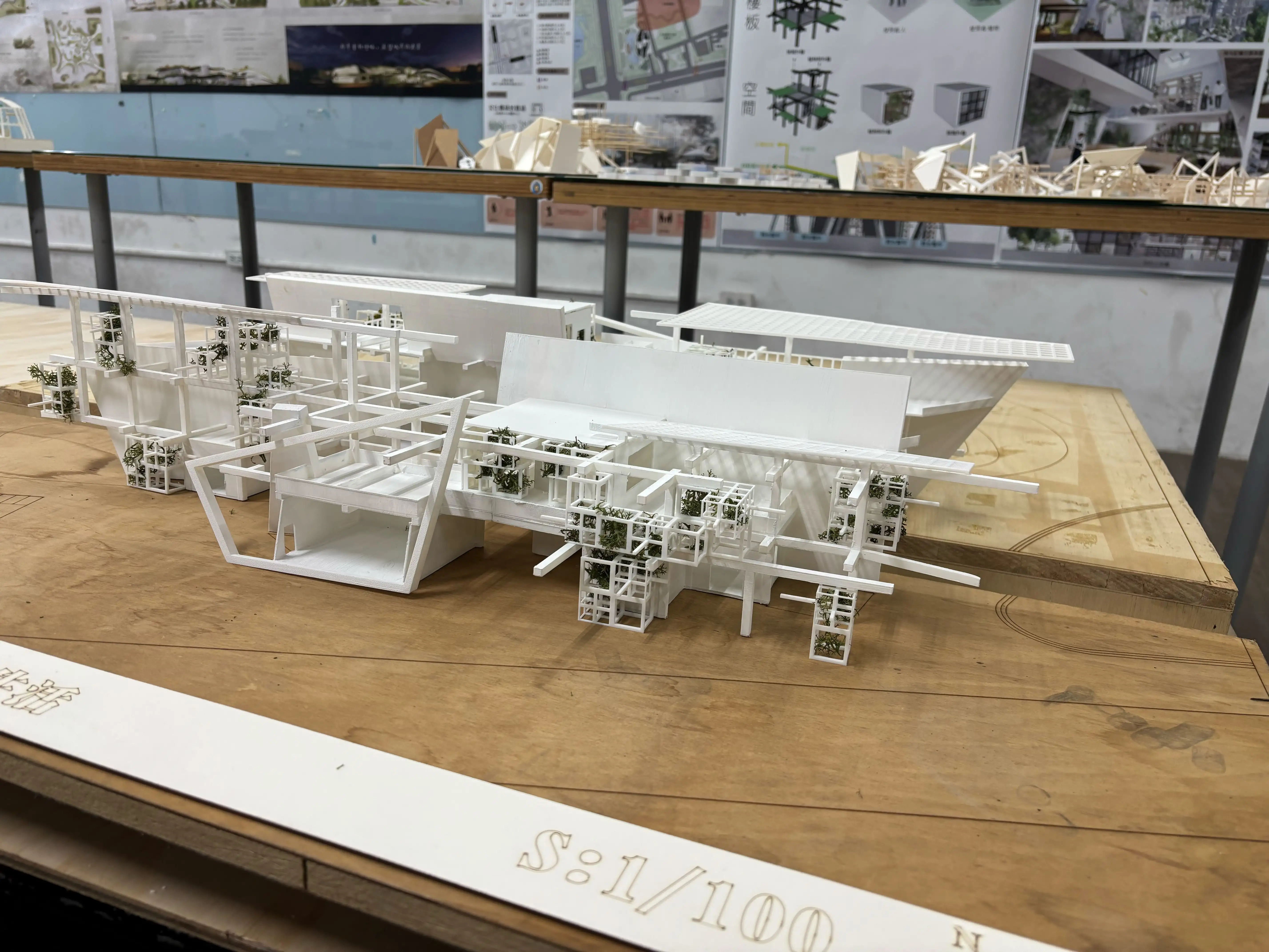 楊丞凱之作品「南科時光共棲所-時間軸下的記憶與生活」模型。(圖/崑山科技大學 提供)